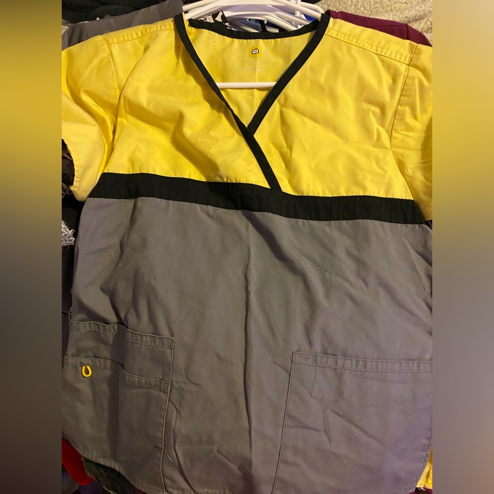 Women’s scrub top